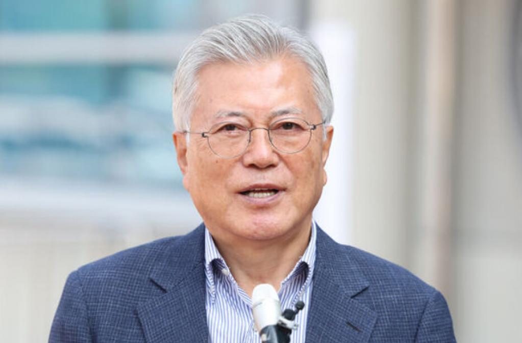 7月14日，韩国政坛朝野争执不休之际，沉寂半年的文在寅受贿案悄然重启庭审。此次开