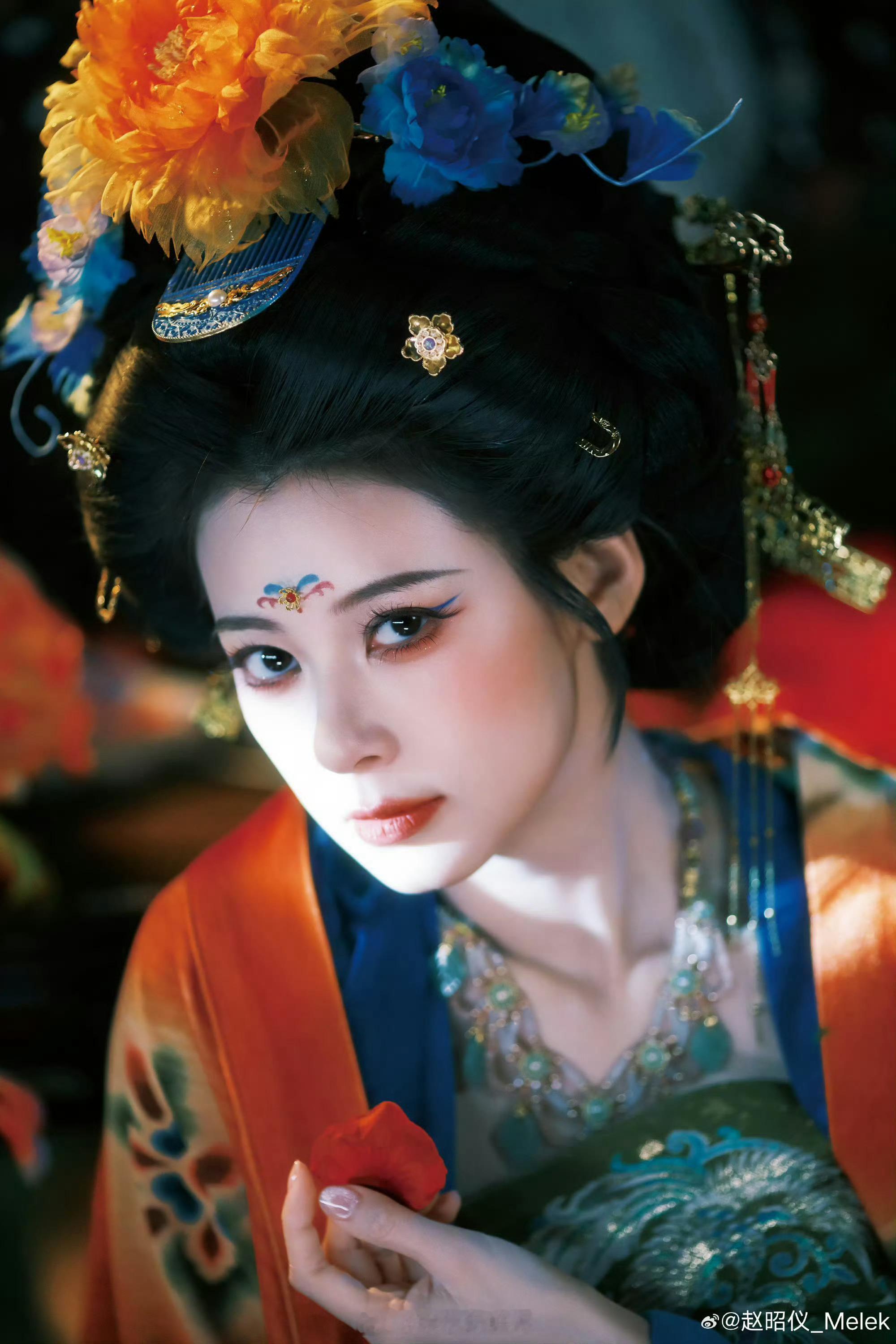 派酱安利 赵昭仪古装辨识度 古装鲨疯了，完全雍容华贵、国泰民安的气质，妹宝连古装