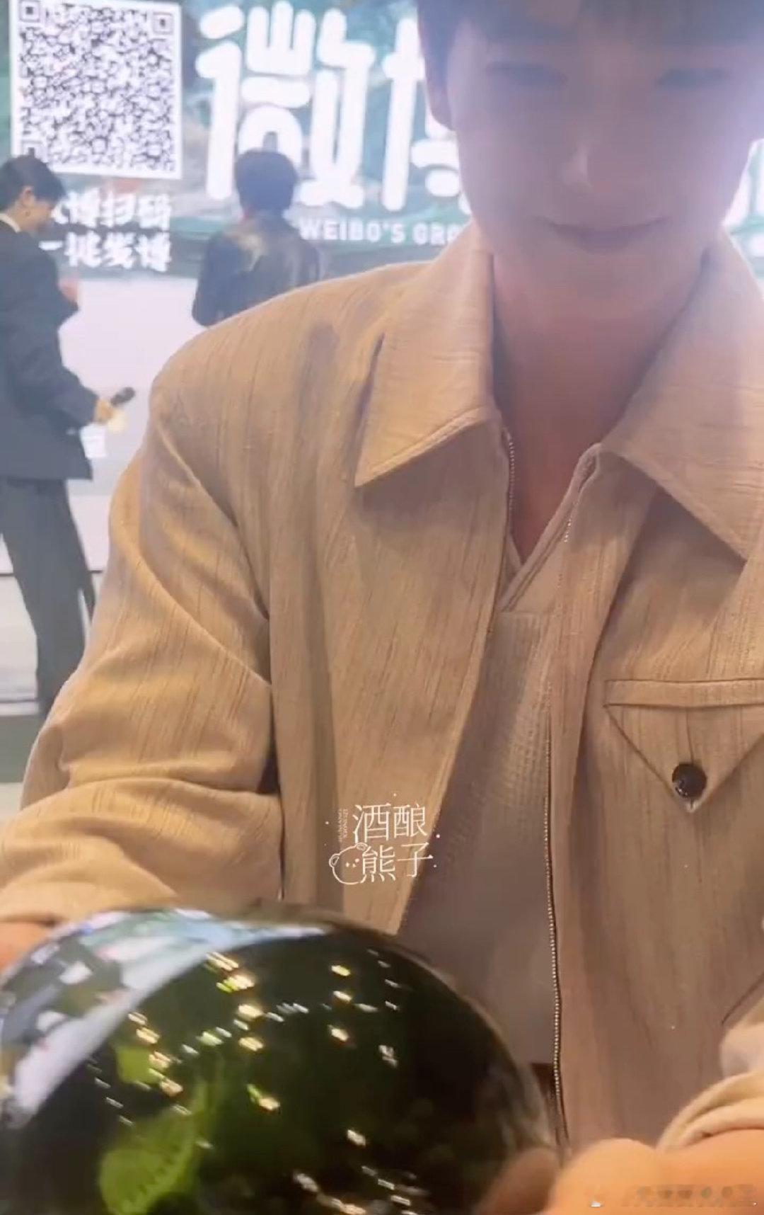 杨洋发仙丹杨洋亲手发仙丹杨洋亲手发仙丹了hhh ​​​