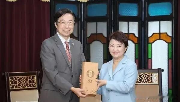 蓝绿再争“风”！

日本熊本一地震，牵动台湾地区政客的神经，赖清德第一个用日本发