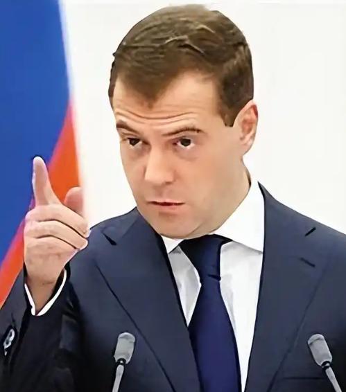 俄罗斯前总统梅德韦杰夫今天（3月7日）发文说：“海湾阿拉伯国家允许美国在其领土上