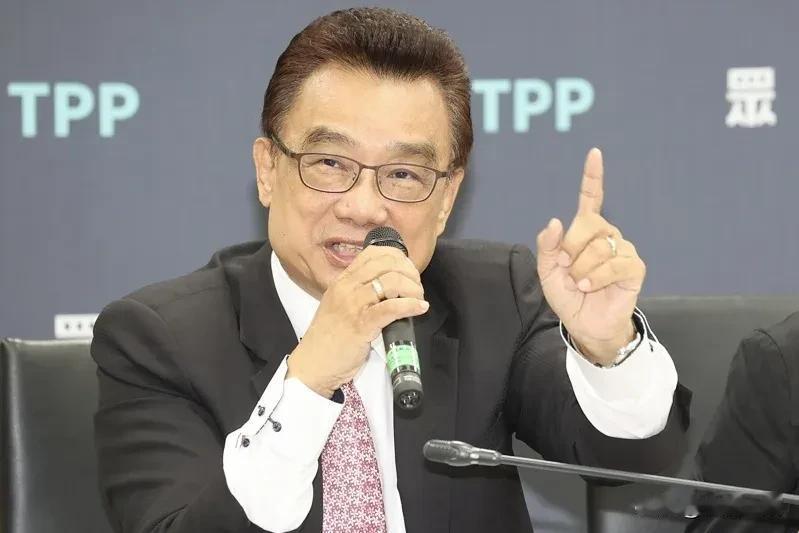 罗廷玮弃权白营也不满   林国成：小草失望但还没绝望

台立院常设委员会今举行召