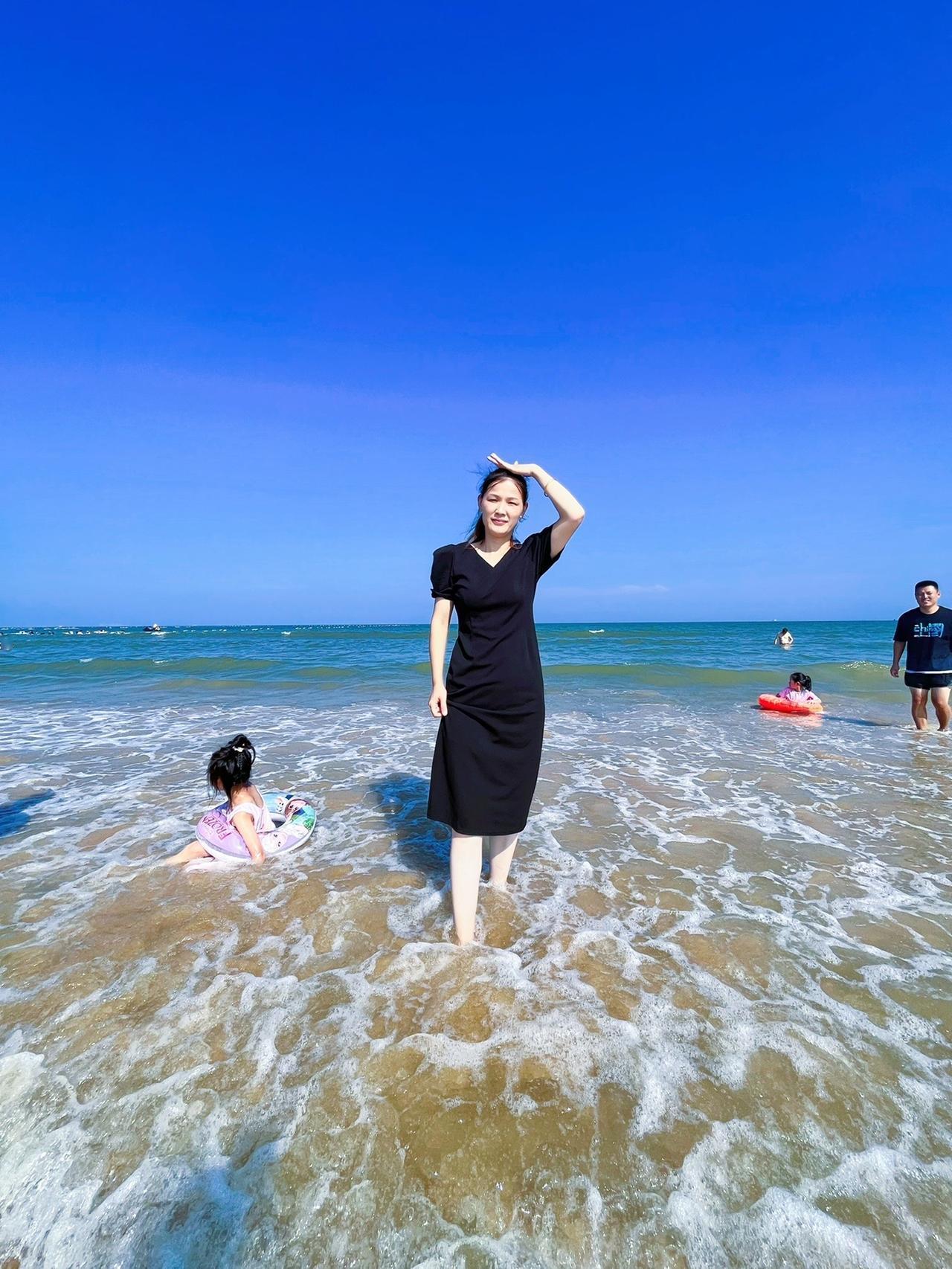 只能说……趁年轻做我们来得及事……陪你长大陪你看世界 阳光沙滩海浪 带娃旅行