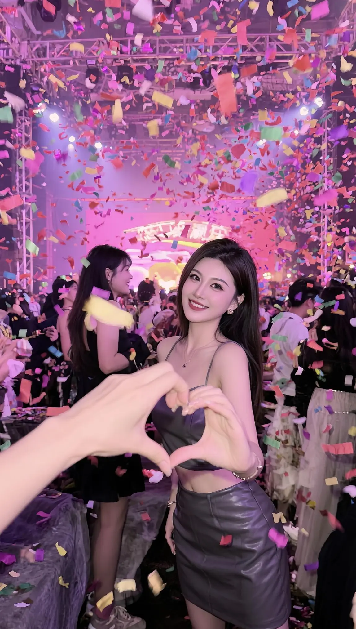 我现在禁止任何人跟我聊天，因为你想一下，我的智商也很高，我的情商也很高...