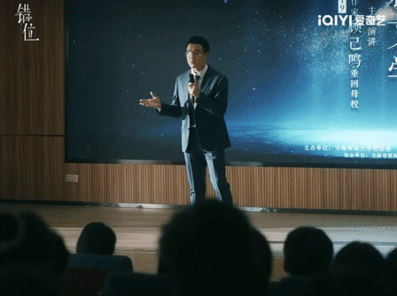 佟大为花期真长 佟大为在娱乐圈这片浩瀚星空中，宛如一颗超长寿的恒星，其光芒炽热而