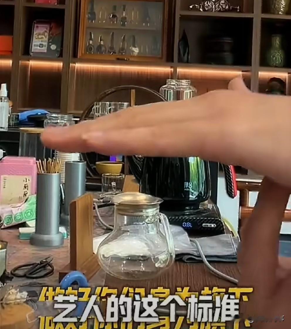 艺人唯粉起节奏T佑生气喊话以后没有情谊这一说！从我手挣的钱还给我随时合同解约！