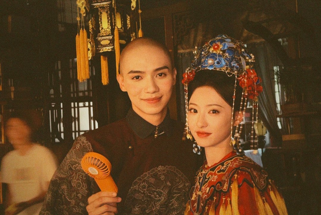 罗一舟作为内娱00后新生代演员的代表，其作品涵盖影视、话剧、音乐及舞蹈领域。近期