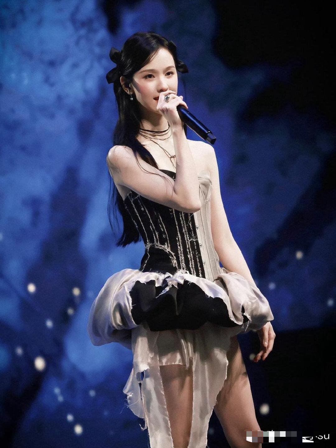 陈都灵这个造型可以直接女团出道了 