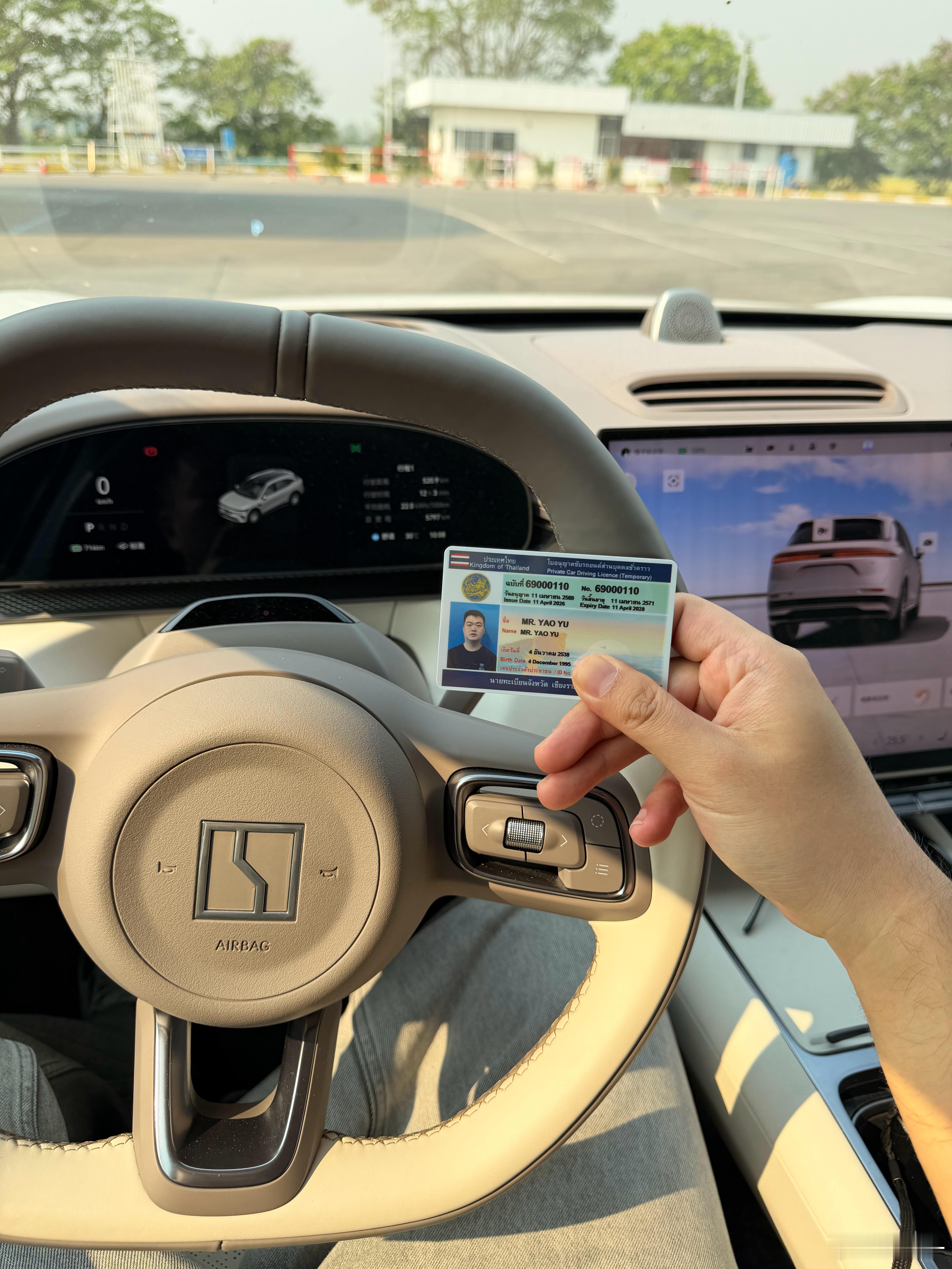 人生证件➕1，泰国驾照拿下大姚和机器人的7x跨国之旅极氪7x 泰国·清莱