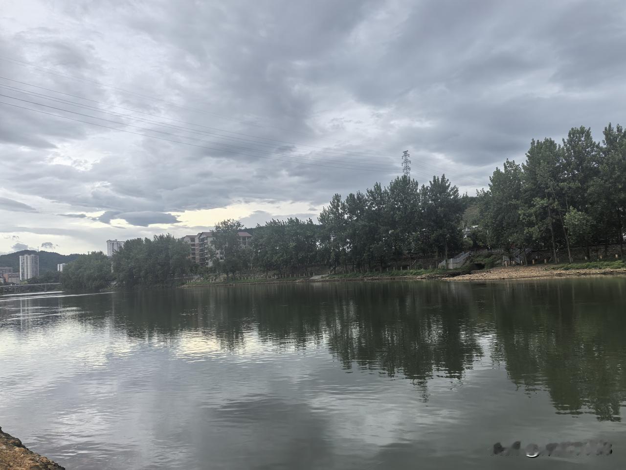 这几天我在头条浏览他人写的东西多了点，发现了一个事。

原来头条只不过是放大了的