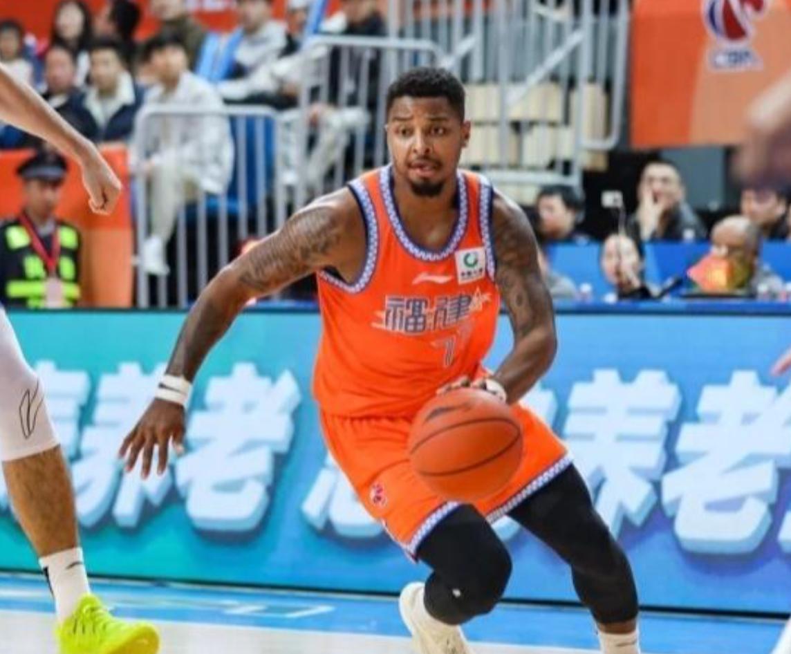 轰38分，带领鱼腩队击败CBA争冠球队！球迷：他不比麦考尔香吗？
CBA常规赛第