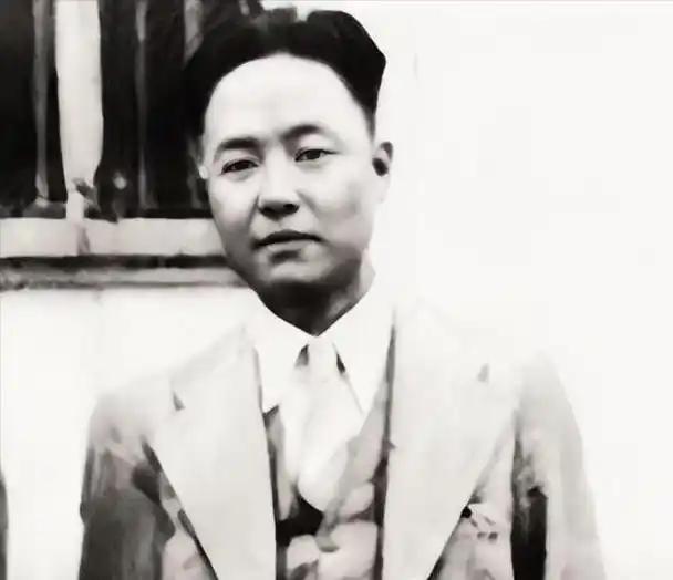 1939年，五重间谍袁殊被76号逮捕，李士群要他招供，谁知他一点不慌，反而淡定地
