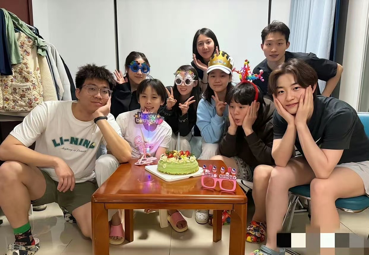 全红婵19岁生日名场面！陈芋汐惊喜亮相相伴，一举打破所有争议谣言！ 