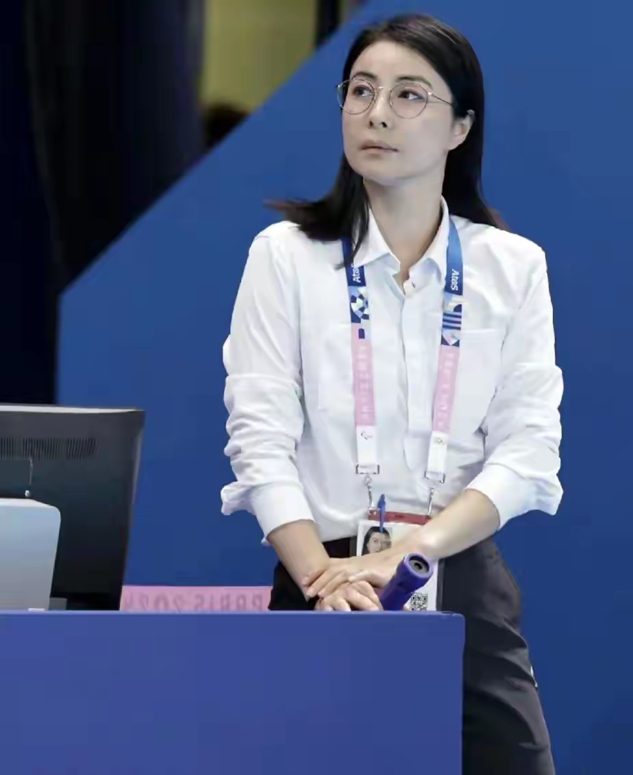 霍启刚真的是娶到宝了！郭晶晶现在这气场，没有一个豪门太太可比啊！ ​​​