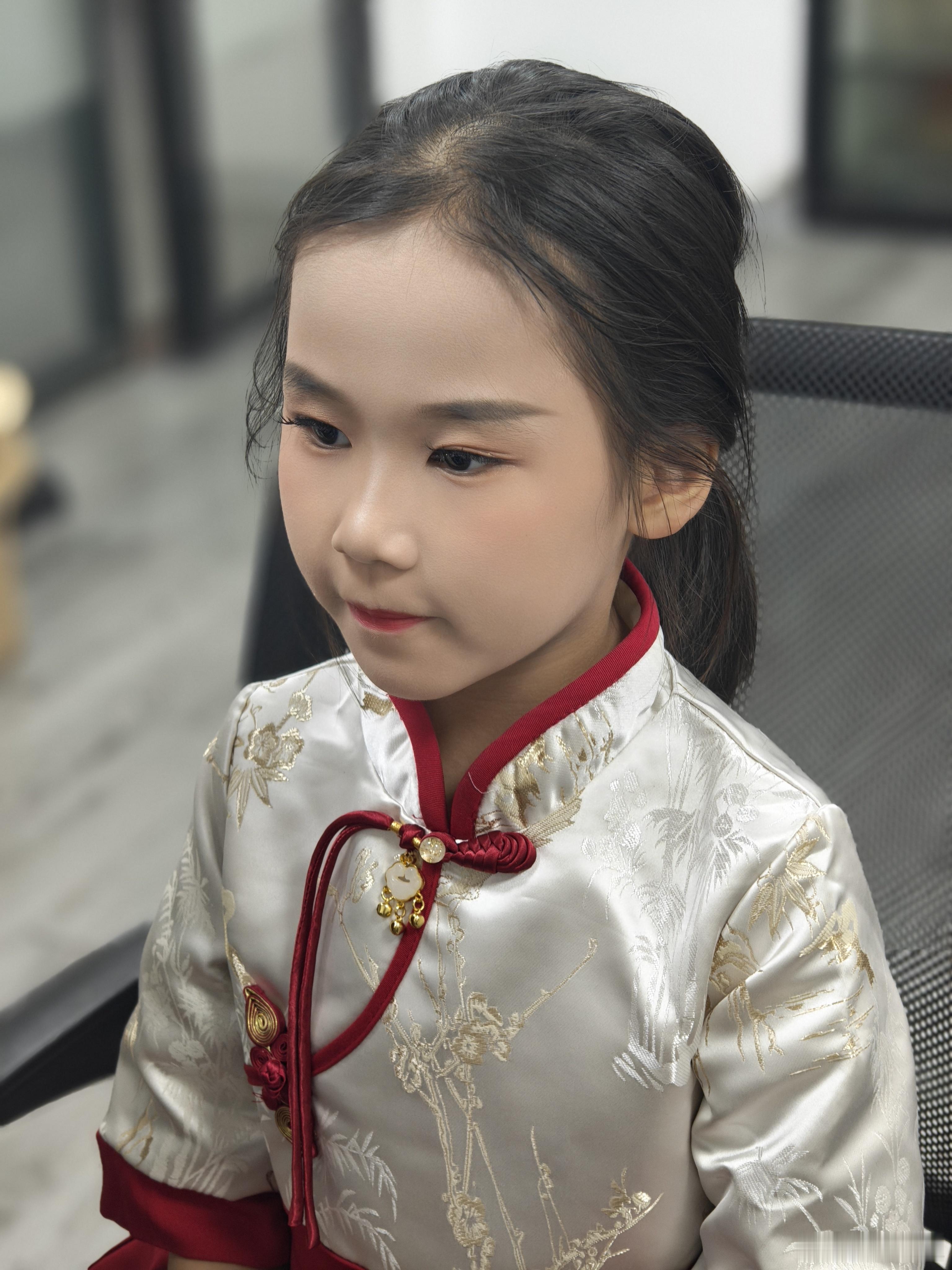 七月文案姐姐的拍摄圆满收官❤️✌️时间紧、任务重，这次她被校长推荐，代表学校参加