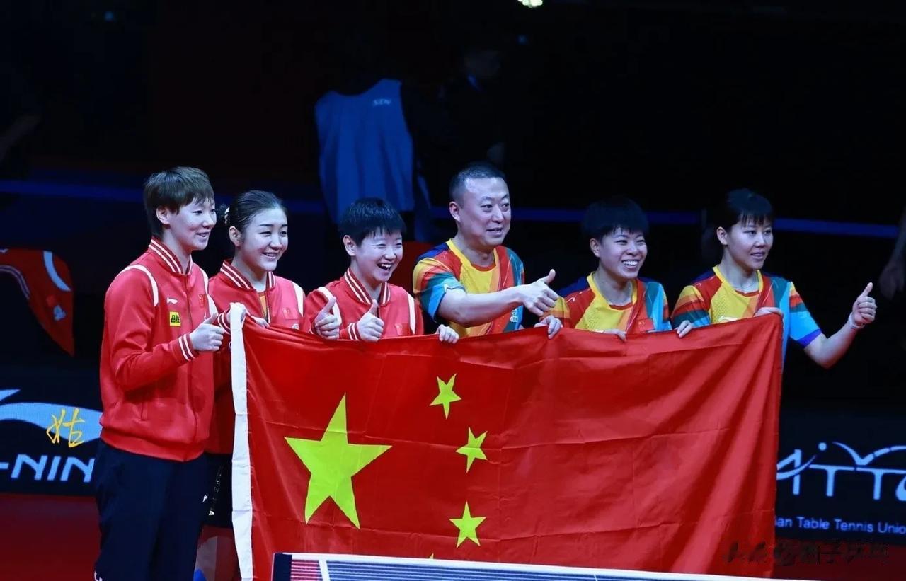 亚锦赛女团冠军中国队🇨🇳
中国3:0韩国
第一盘：孙颖莎3:0申裕斌
第二盘