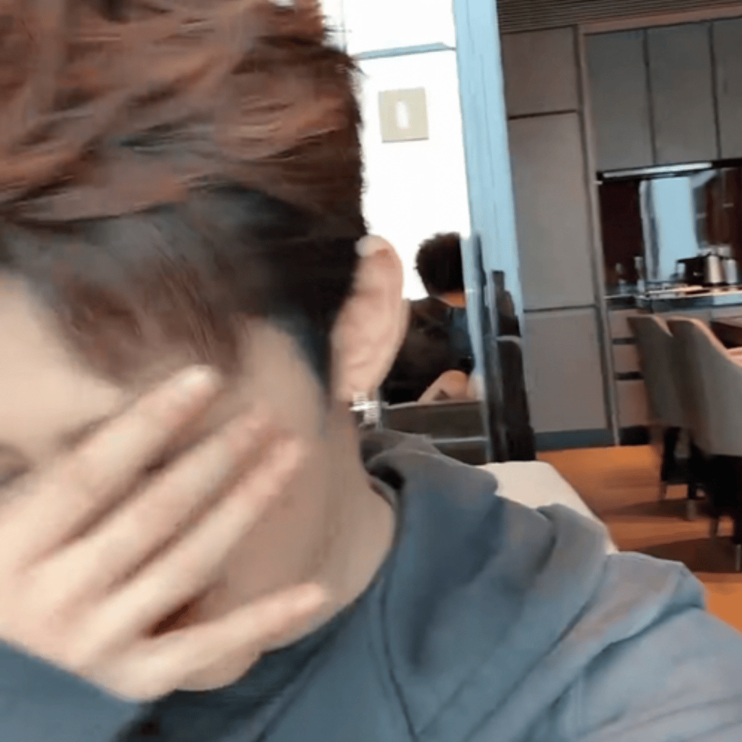 被哥哥的汗颜😅表情可爱晕了哈哈哈哈哈 