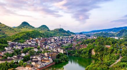 黔南民族师范学院，在贵州省黔南布依族苗族自治州都匀市。2000年升本，是贵州省第