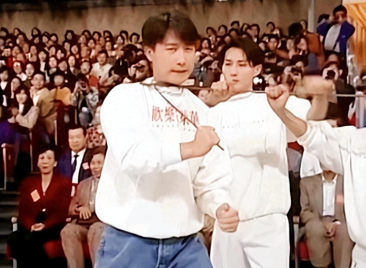 1991年，黎明参加慈善演出，演唱《我来自北京》后一名观众出言不逊，提出：“给你