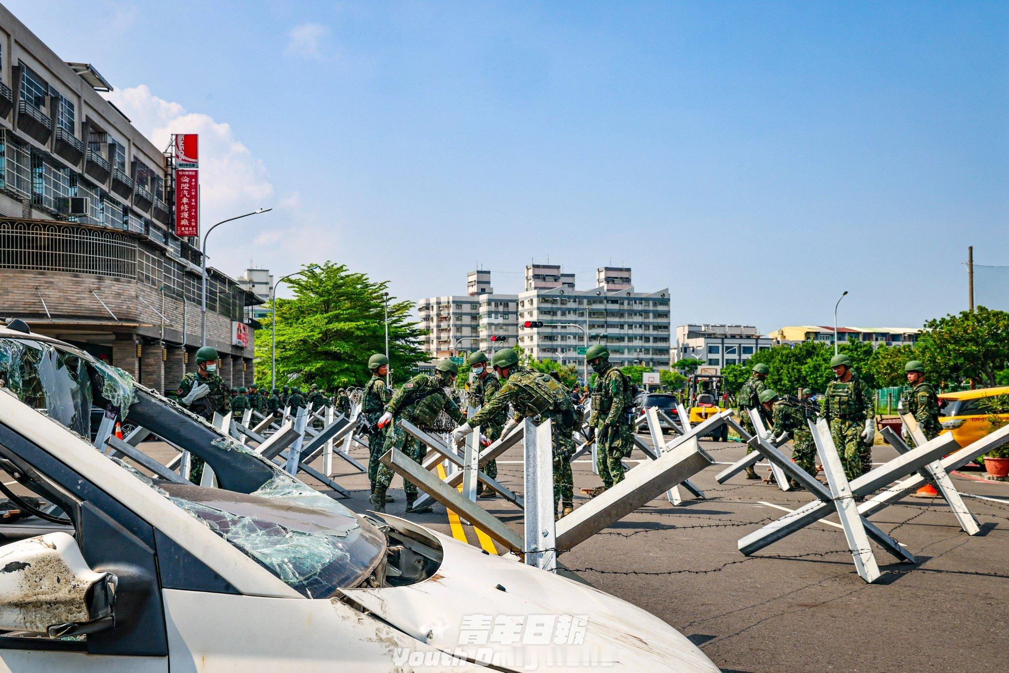 飞扬军事 台匪陸軍54工兵群結合教育召集召員，依令完成複合式道路阻絕設置演練，運