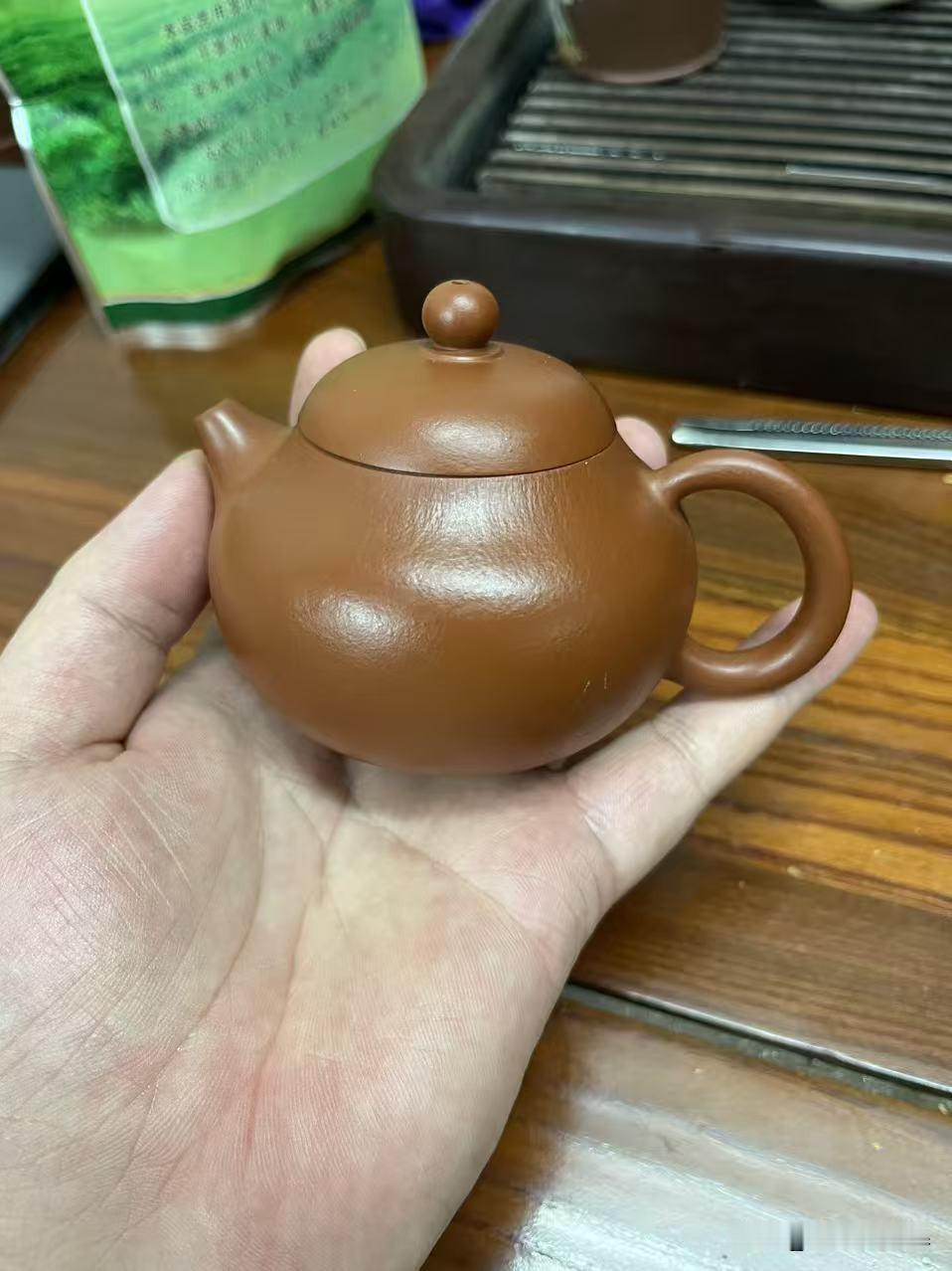朱泥壶“褶皱”三大原因？
很多壶友刚入门时，都听过一句老话叫“无皱不朱”。这导致