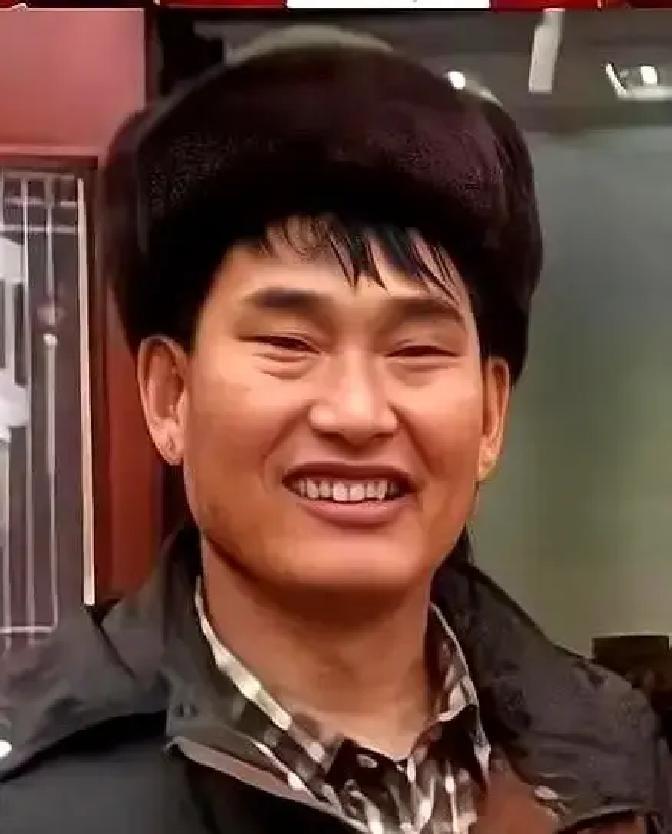 成名后赚得盆满钵满的大衣哥，干了一件让村里人摸不着头脑的事
最近这段陈年旧事被网