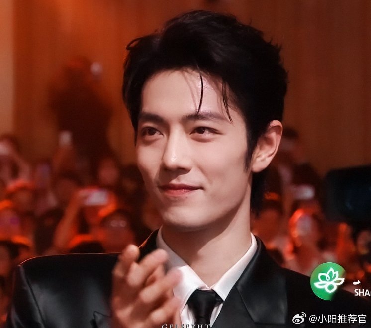 肖战上台发言直拍给一人以偏爱，尽余生之慷慨！ 一起守护全世界最好的肖战！敬心中这