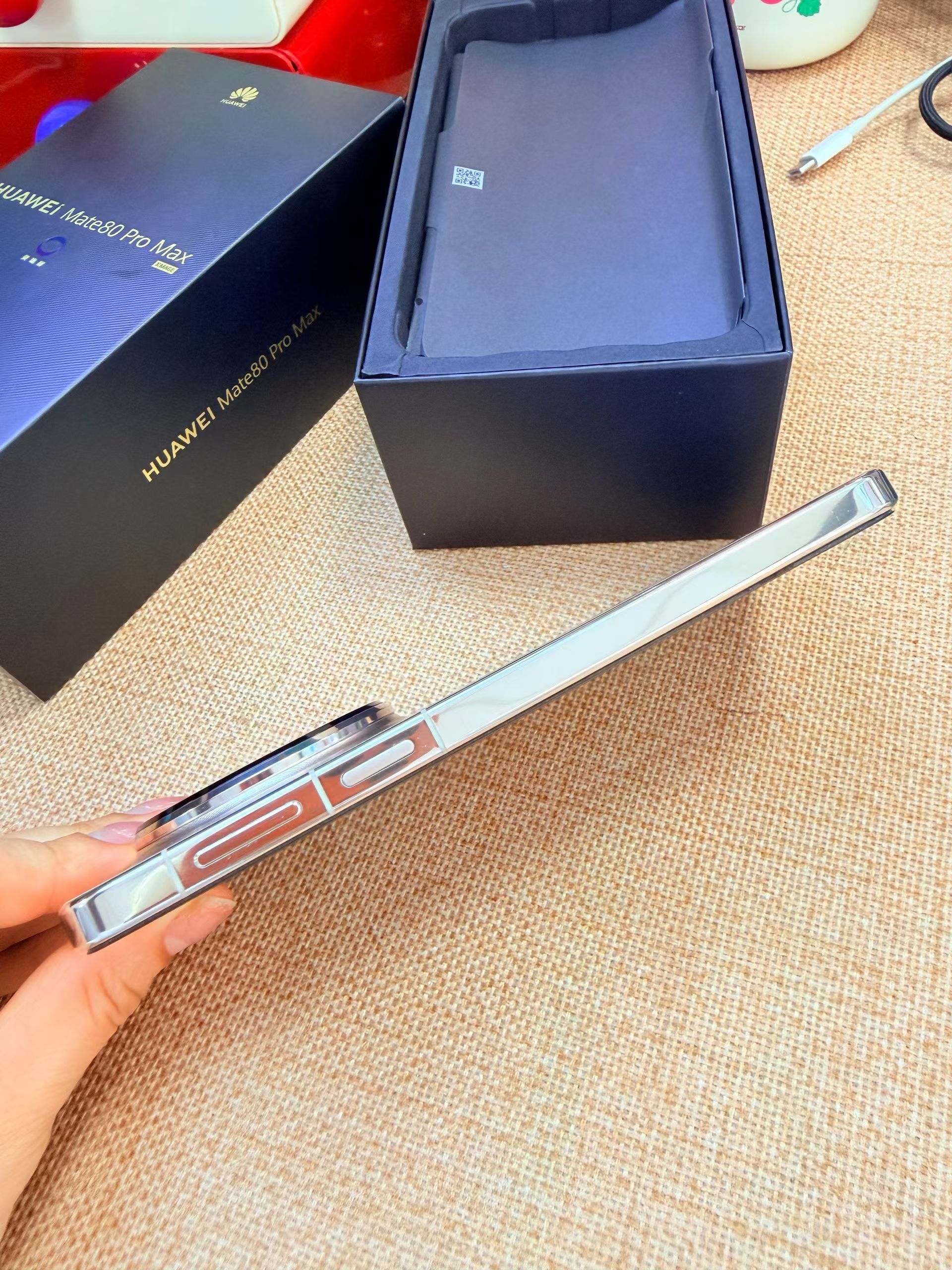 精品二手机华为Mate80 Pro Max 16+512G金电池效率94%，官方