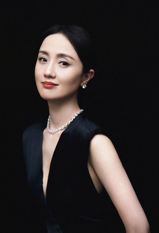 演员，朱媛媛，有一个小虎牙，经常跟妈妈唠叨，我小时候，您怎么不给我弄一下，多难看