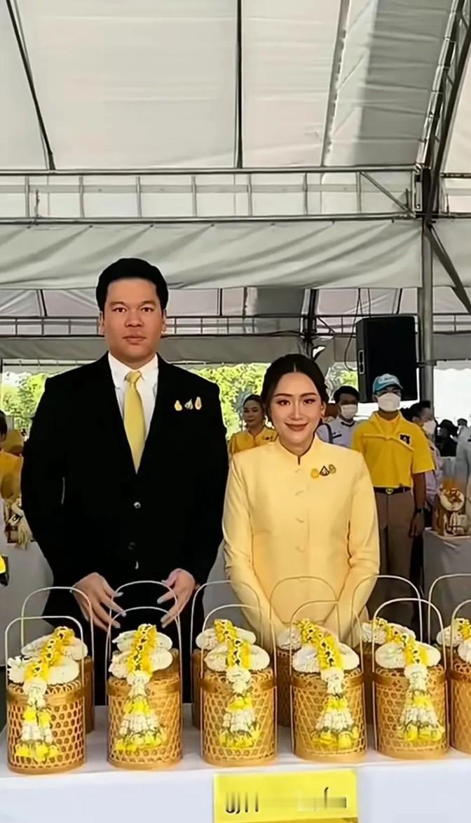 贝东丹今年三十七岁，她非常出色，最近被选为泰国的新任女总理。不过有几个点你可能没