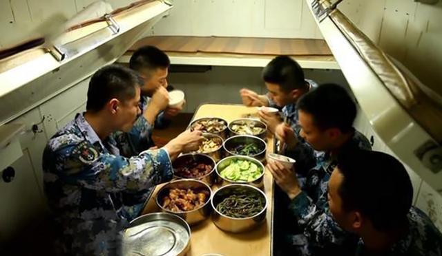 若要盘点全球哪里的伙食最让人羡慕，网友心中总有一个公认答案，那就是潜艇部队，潜艇