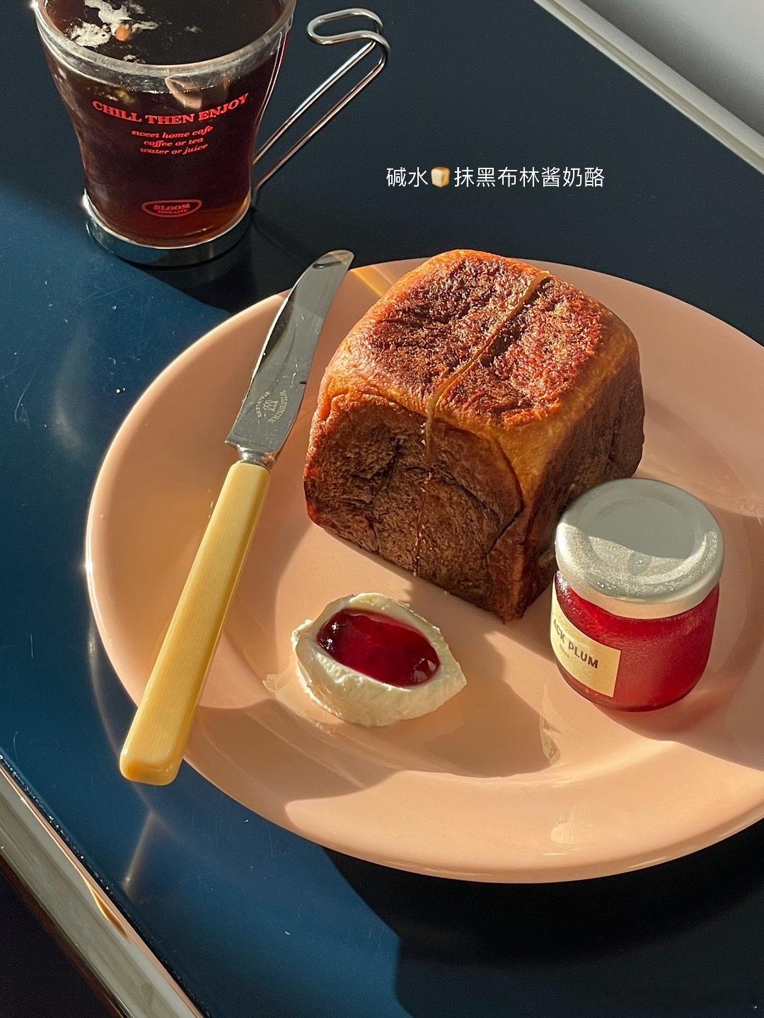 最近的阳光早餐🍞🍑🥯🥨大家新周早安～ ​​​