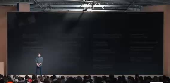 一觉醒来发生什么了，为什么山姆奥特曼拿着我买的modretro游戏机…一会去查查