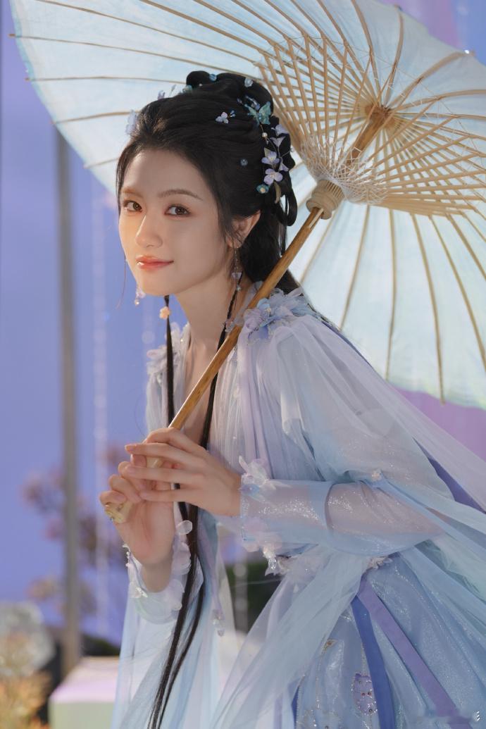 李兰迪九月行程图 李兰迪九月行程图，不仅仅有生日的安排，而且还有品牌的活动呢，那