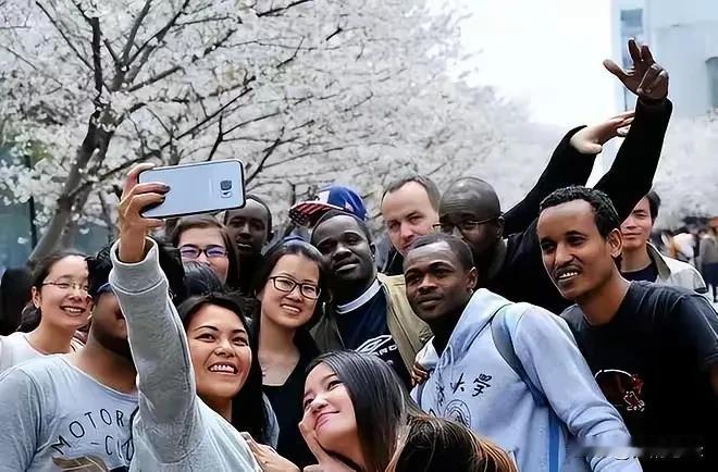 中国只用了一招，就能让我们的消费活起来。所以永远不要质疑国家高层的智慧，只要是我