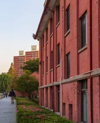 “东华理工大学怎么样？多少分能上？以后出来干啥？”说实话，这所学校经常被人误会，