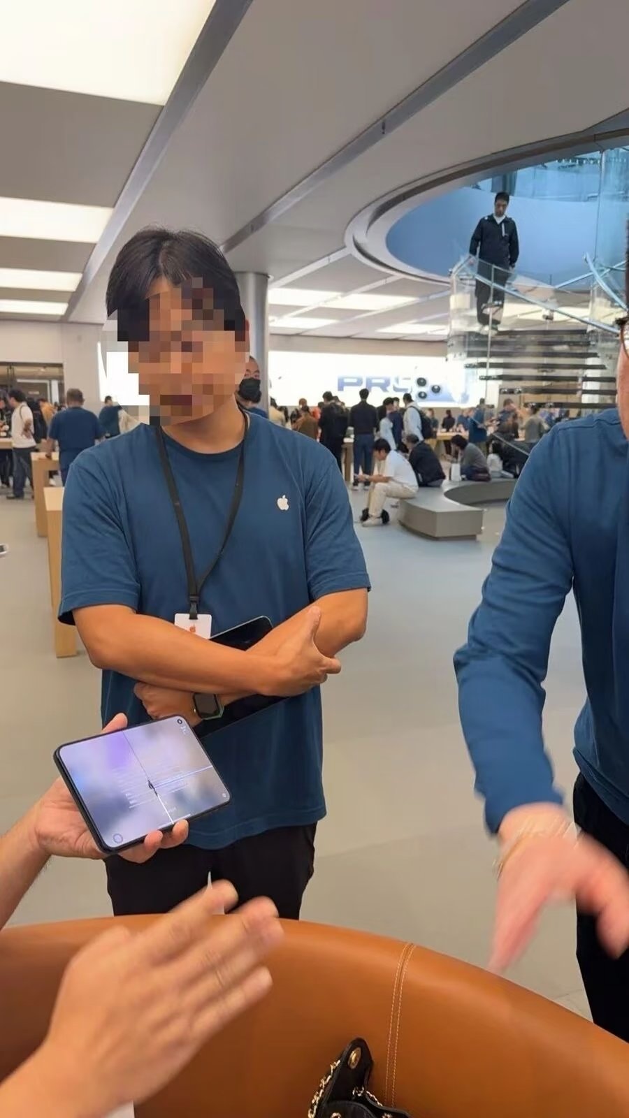 iPhoneDuo屏幕开裂看样子像是视频截图，有没有兄弟有原视频啊？ ​​​