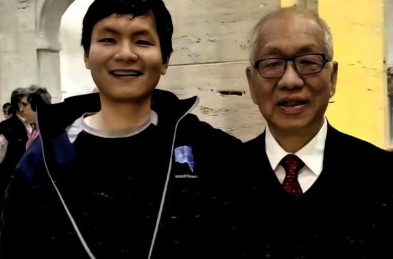 马斯克的致命打击来了！世界首富马斯克顶尖AI团队里面最核心的一个华裔数学天才突发