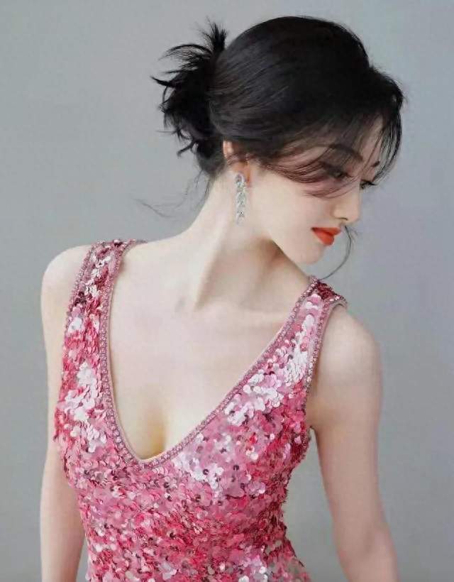 景甜，人如其名，甜的迷人
