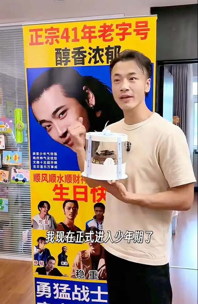 王姬为女婿薛皓文捏把汗，北京机场发火后看清真相，这女婿没选错 