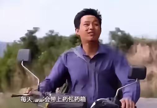 [月亮]1996年山西，一小伙交不起3000元学费，想放弃上大学，村民们给他凑了