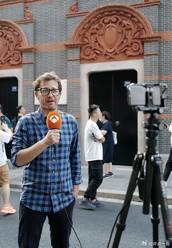 驻华记者不说中文？这一潜规则背后藏着多少猫腻有个现象被捅破之后，很多人心里都咯噔