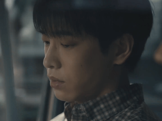 全网都在怀疑彭昱畅是卧底彭昱畅演得不像好人 代入一下华东和锦兰，真的会怀疑春晓啊
