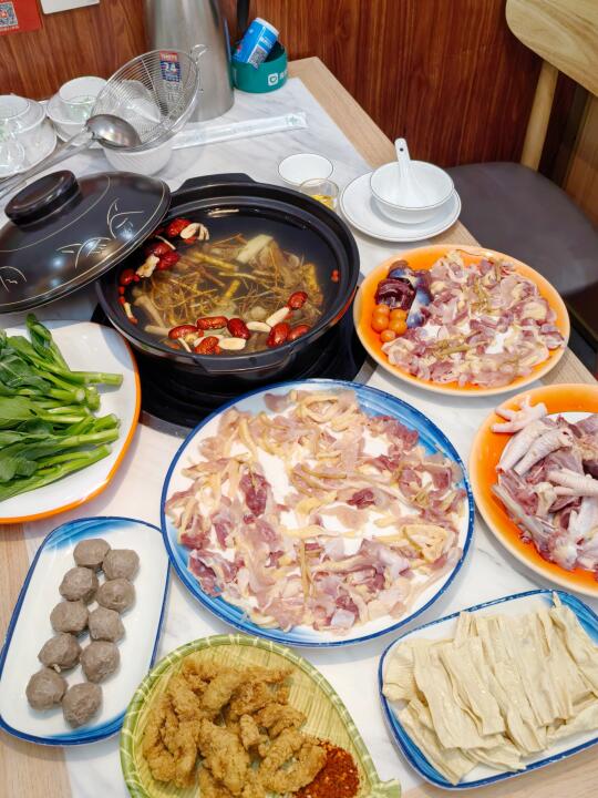 广州好吃的鸡煲就在......