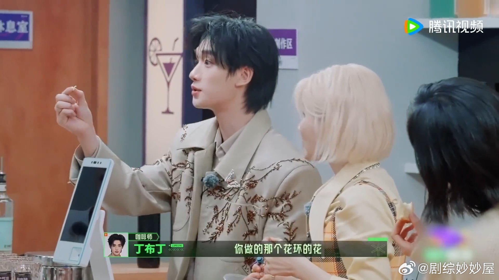 丁程鑫在开推哭了丁程鑫想留给自己用 丁程鑫有张开灯五秒的卡，本来想留着万一自己有