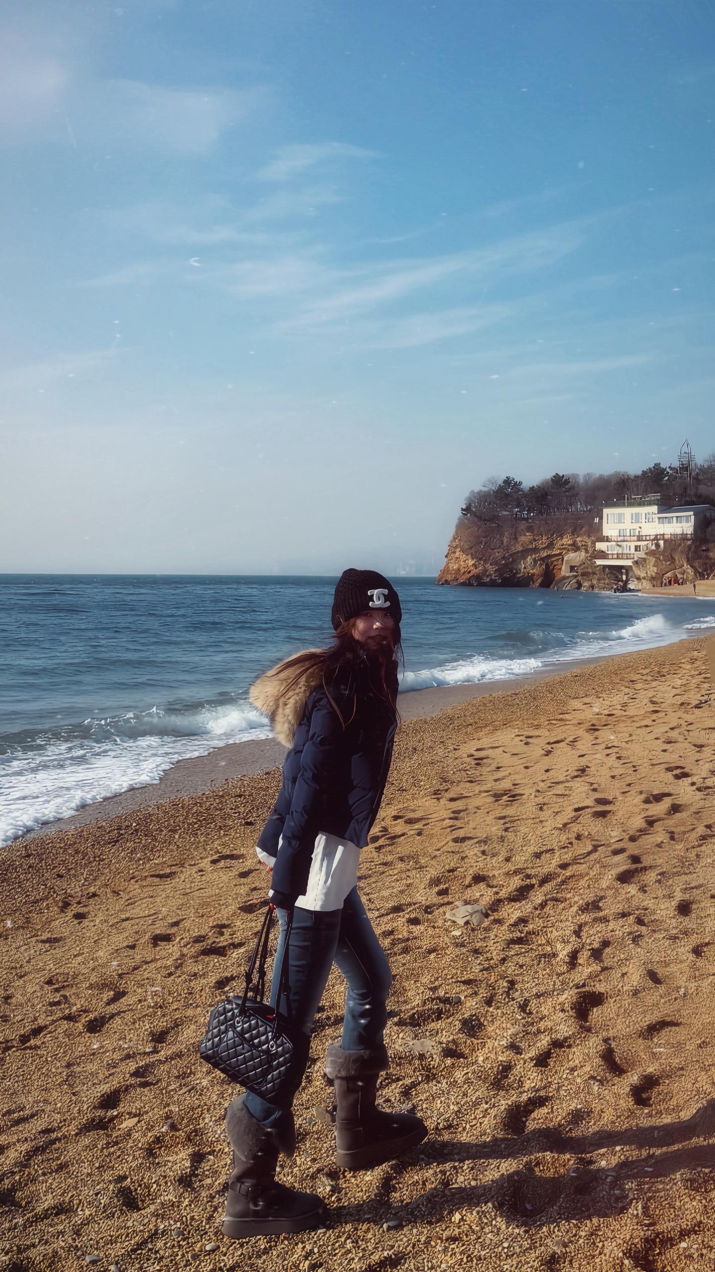 十二月的冷风夹杂着过去的感慨和新年的期待