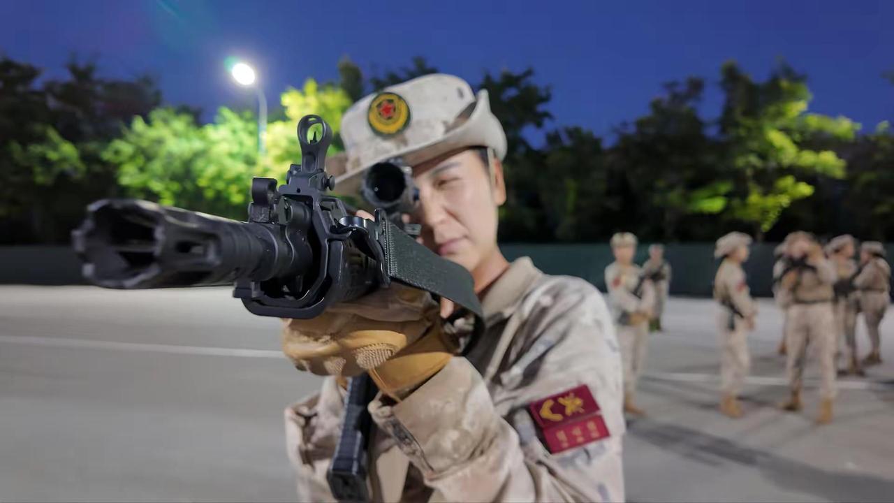 训练要“热”情。你可以内向，也可以慢热。但轮到你上场就得勇敢！我不倒谁也不许倒！