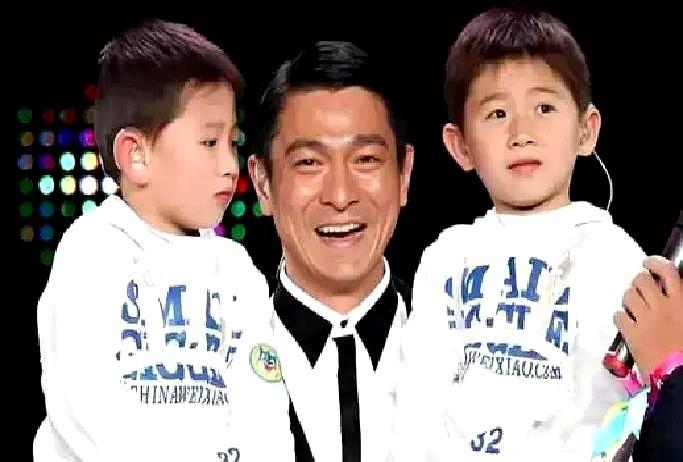 天王巨星为了要个孩子，真能推掉几千万合同。

2011年，45岁的朱丽倩做试管婴