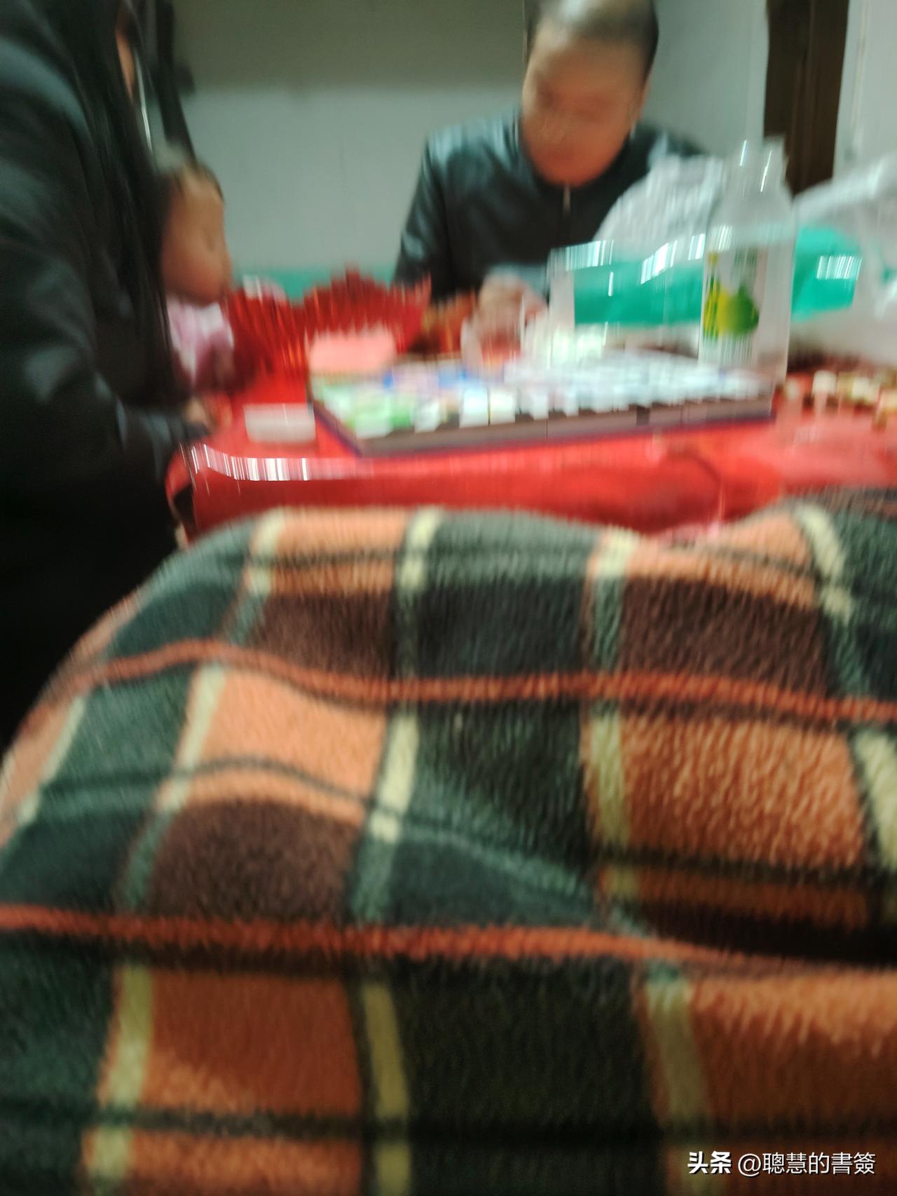 一日三餐中最该少吃的是晚餐。早餐为一天供能，不吃易低血糖、伤胆囊；午餐承上启下，
