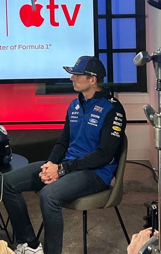 今年的红牛队服加入了福特蓝👀F1